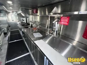 2009 W62 Long Chassis All-purpose Food Truck Diamond Plated Aluminum Flooring California for Sale