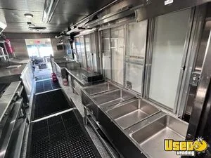 2009 W62 Long Chassis All-purpose Food Truck Insulated Walls California for Sale