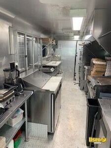 2009 Workhorse Diesel Kitchen Food Truck Pizza Food Truck Concession Window Florida Diesel Engine for Sale