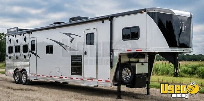 2010 3-horse Lq Trailer Massachusetts for Sale