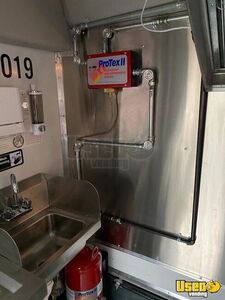 2010 69k769 Express Kitchen Food Truck All-purpose Food Truck Diamond Plated Aluminum Flooring Indiana Gas Engine for Sale