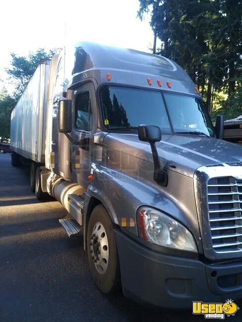 2010 Cascadia Freightliner Semi Truck 4 California for Sale