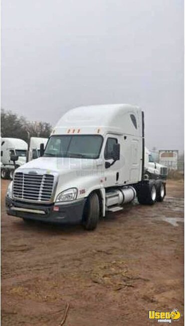 2010 Cascadia Freightliner Semi Truck Arizona for Sale
