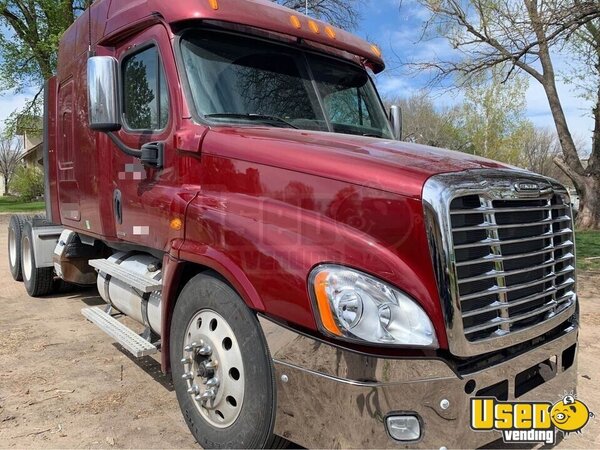 2010 Cascadia Freightliner Semi Truck Nebraska for Sale