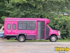 2010 E-350 Mobile Hair & Nail Salon Truck Hand-washing Sink Missouri Gas Engine for Sale