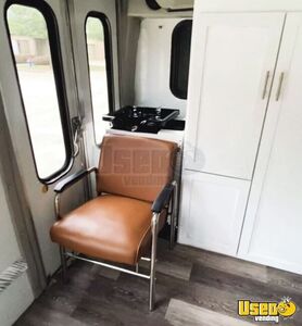 2010 E-450 Mobile Salon Truck Mobile Hair Salon Truck Fresh Water Tank Texas Gas Engine for Sale