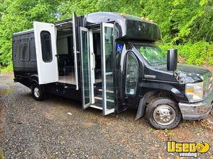 2010 E450 Mobile Barbershop Truck Mobile Hair & Nail Salon Truck Air Conditioning New Jersey Gas Engine for Sale