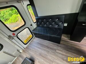 2010 E450 Mobile Barbershop Truck Mobile Hair & Nail Salon Truck Interior Lighting New Jersey Gas Engine for Sale