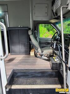 2010 E450 Mobile Hair Salon Truck Transmission - Automatic New Jersey Gas Engine for Sale