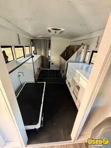 2010 E450 Pet Care / Veterinary Truck Generator South Carolina Diesel Engine for Sale