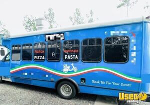 2010 E450 Pizza Food Truck Air Conditioning Florida Diesel Engine for Sale