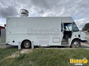 2010 Kitchen Food Truck All-purpose Food Truck Air Conditioning Texas Gas Engine for Sale