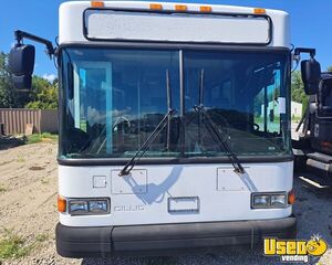 2010 Low Floor Bus Food Truck All-purpose Food Truck Prep Station Cooler Michigan Diesel Engine for Sale