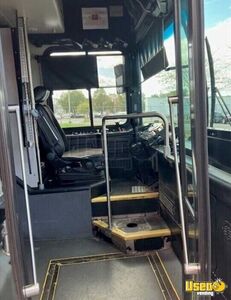 2010 Low Floor Coach Bus 7 New Jersey Diesel Engine for Sale