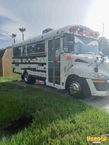 2010 Mobile Barbershop Truck Mobile Hair & Nail Salon Truck 4 Florida for Sale