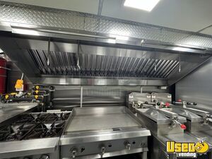 2010 Mt45 All-purpose Food Truck Diamond Plated Aluminum Flooring Pennsylvania Diesel Engine for Sale