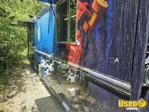 2010 Mt45 All-purpose Food Truck Stainless Steel Wall Covers Texas Diesel Engine for Sale