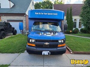 2010 Silverado 3500 Mobile Barbershop Truck Mobile Hair Salon Truck Cabinets New York Gas Engine for Sale