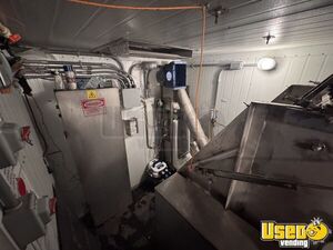 2010 The Hut Twice The Ice Vending Machine 21 Louisiana for Sale