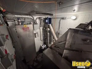 2010 The Hut Twice The Ice Vending Machine 21 Louisiana for Sale