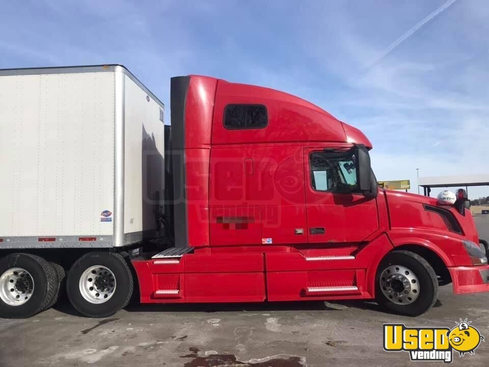 Road Ready 2010 Volvo VNL 670 Sleeper Cab Used Semi Truck with