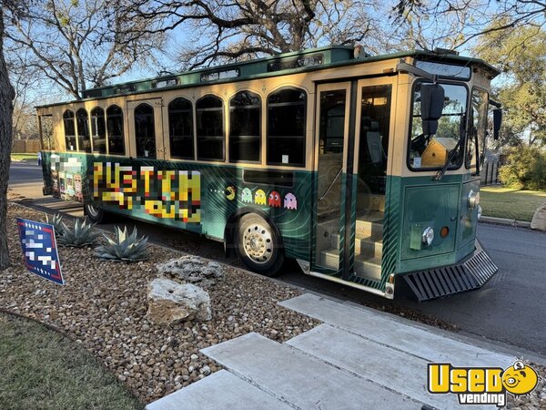 2010 Xb Party / Gaming Trailer Texas Diesel Engine for Sale