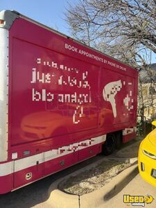 2011 Box Truck Mobile Hair & Nail Salon Truck Cabinets Texas Diesel Engine for Sale