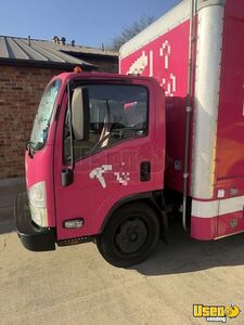 2011 Box Truck Mobile Hair & Nail Salon Truck Insulated Walls Texas Diesel Engine for Sale