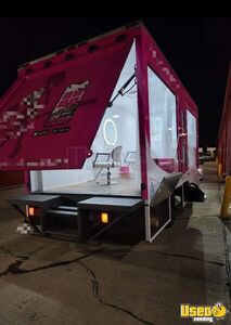 2011 Box Truck Mobile Hair & Nail Salon Truck Spare Tire Texas Diesel Engine for Sale