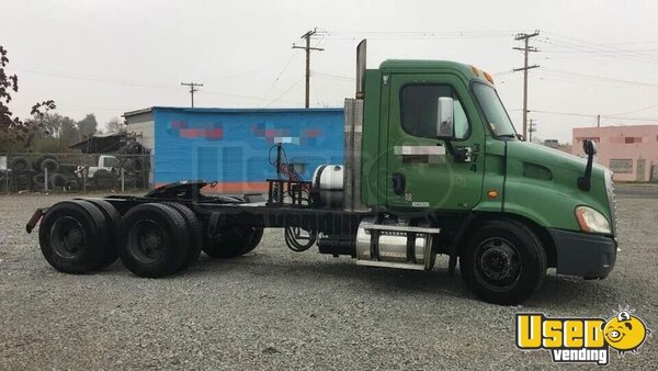 2011 Cascadia Freightliner Semi Truck California for Sale