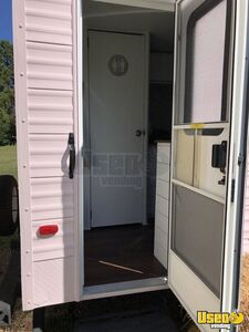 2011 Cozy Travel Trailer Mobile Hair & Nail Salon Truck Insulated Walls North Carolina for Sale