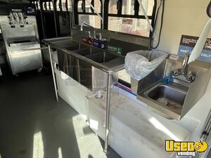 2011 E-350 Econoline Ice Cream Truck Soft Serve Machine Tennessee Gas Engine for Sale