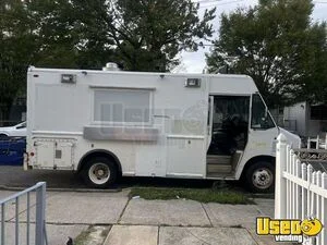 2011 E-series All-purpose Food Truck Concession Window New York Gas Engine for Sale