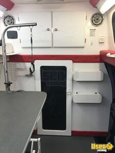 2011 E350 Mobile Pet Grooming Truck Pet Care / Veterinary Truck Air Conditioning Kansas Gas Engine for Sale