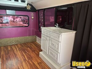 2011 E450 Mobile Hair & Nail Salon Truck 26 Florida Gas Engine for Sale