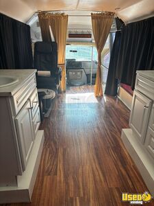 2011 E450 Mobile Hair & Nail Salon Truck Gas Engine Florida Gas Engine for Sale