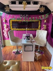 2011 E450 Mobile Hair & Nail Salon Truck Premium Brakes Florida Gas Engine for Sale