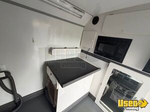 2011 E450 Pet Care / Veterinary Truck Electrical Outlets New York Gas Engine for Sale