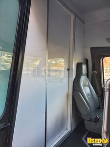 2011 Econoline Pet Care / Veterinary Truck Exterior Lighting California Gas Engine for Sale
