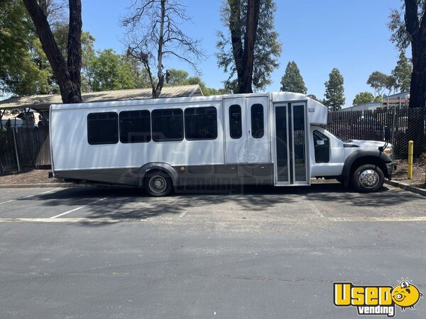 2011 F550 Shuttle Bus California Gas Engine for Sale