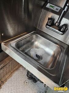 2011 Mt45 All-purpose Food Truck Exhaust Hood British Columbia Diesel Engine for Sale