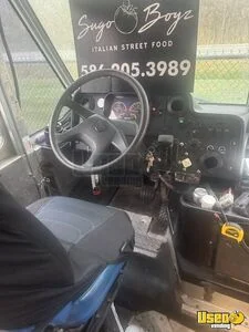 2011 Mt55 All-purpose Food Truck 73 Michigan Diesel Engine for Sale