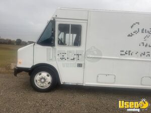 2011 Mt55 All-purpose Food Truck Diamond Plated Aluminum Flooring Michigan Diesel Engine for Sale
