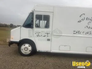 2011 Mt55 All-purpose Food Truck Diamond Plated Aluminum Flooring Michigan Diesel Engine for Sale