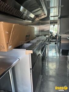 2011 Mt55 All-purpose Food Truck Insulated Walls Michigan Diesel Engine for Sale
