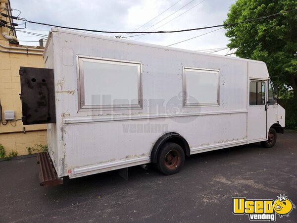 2011 Step Van Kitchen Food Truck All-purpose Food Truck Illinois Gas Engine for Sale