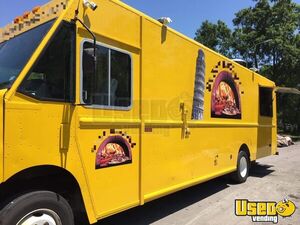 2011 W62 Pizza Truck Pizza Food Truck Air Conditioning Texas Gas Engine for Sale