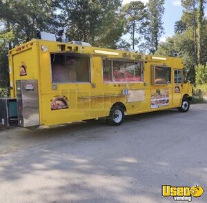 2011 W62 Pizza Truck Pizza Food Truck Concession Window Texas Gas Engine for Sale
