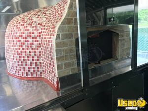2011 W62 Pizza Truck Pizza Food Truck Diamond Plated Aluminum Flooring Texas Gas Engine for Sale