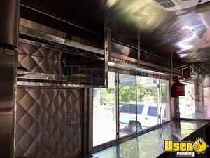 2011 W62 Pizza Truck Pizza Food Truck Insulated Walls Texas Gas Engine for Sale